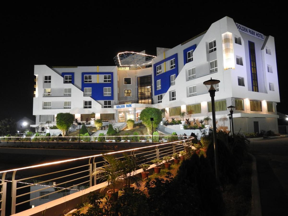 Golden Park Hotel & Resort Māldah Exteriör bild